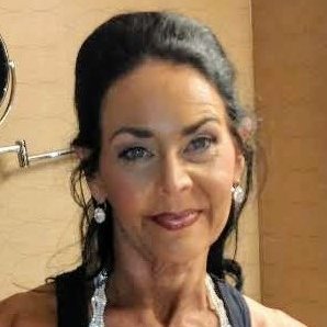 Lisa Peakes