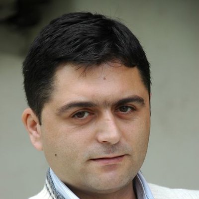 Nga Ylli Pata